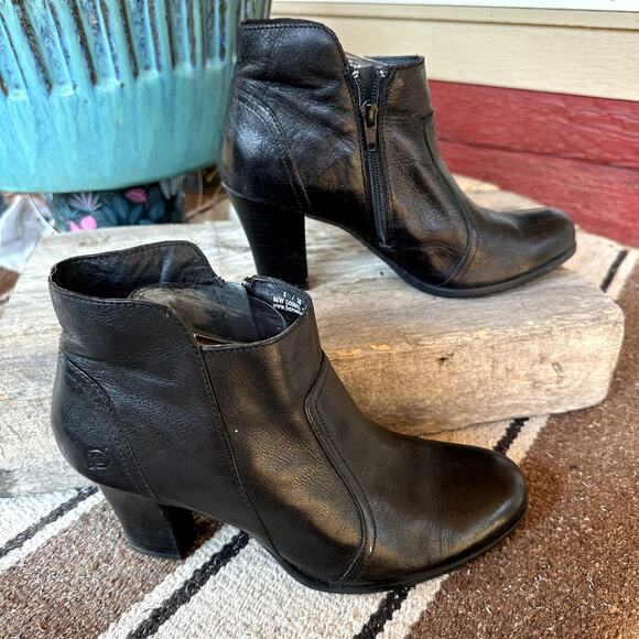 Born CLAIRE Leather Ankle Boots SZ 8 Stacked Heel Zip Fleece Lined Chic Elevated - Picture 1 of 10